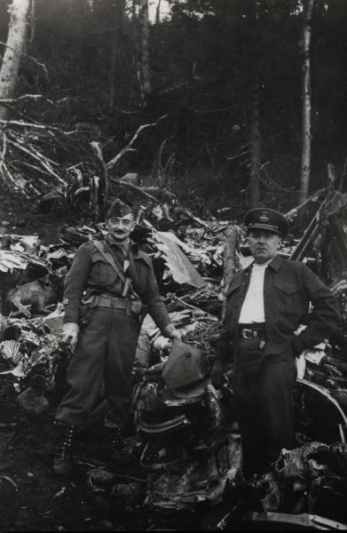 liberator harry : débris du Bombardier et soldats