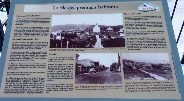 Panneau d'interprétation à la Place de l'église